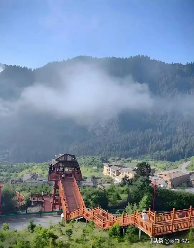 甘肃某景区在国道设卡收费,风景再美,吃相难看。