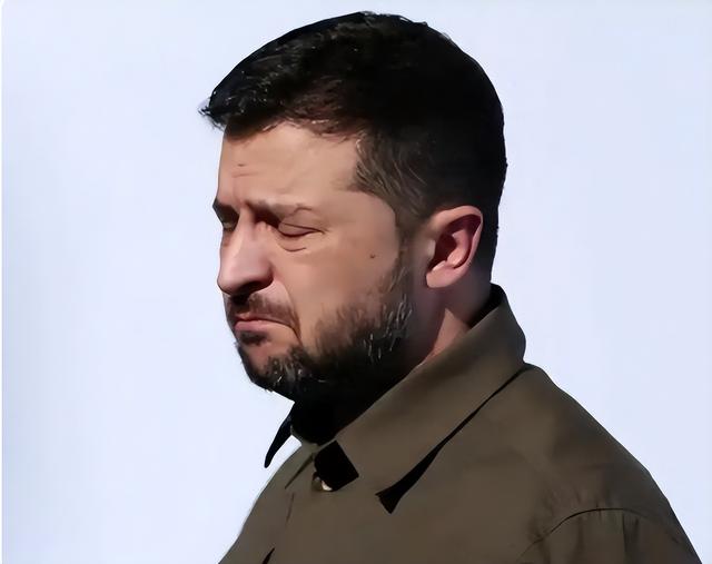 泽连斯基战果成疑惹众怒，北约摊牌黑海袭船，乌自爆艇被炸翻天！