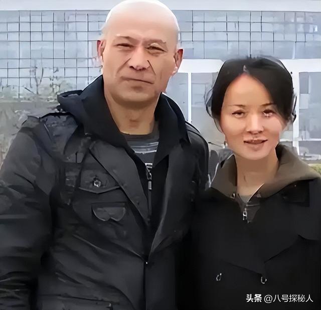 吃里扒外！13年前定居美国，回国捞金遭“驱逐”的她，52岁成笑话