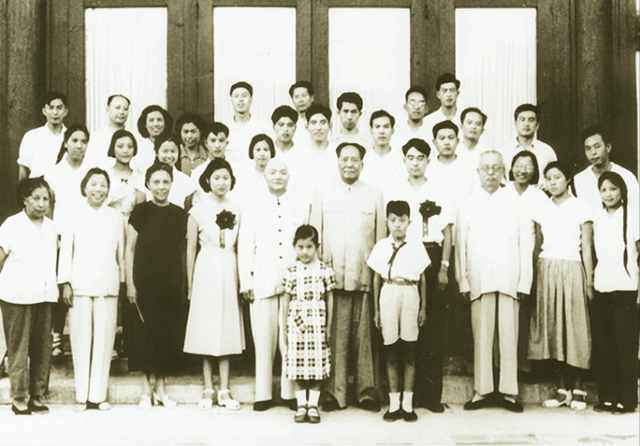 72年李敏怀孕，独自来中南海探亲，毛主席怒道：孔令华太不像话了