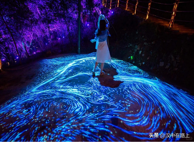 汉中这条网红纳凉路线爆火！半小时飙进清凉奇幻秘境！