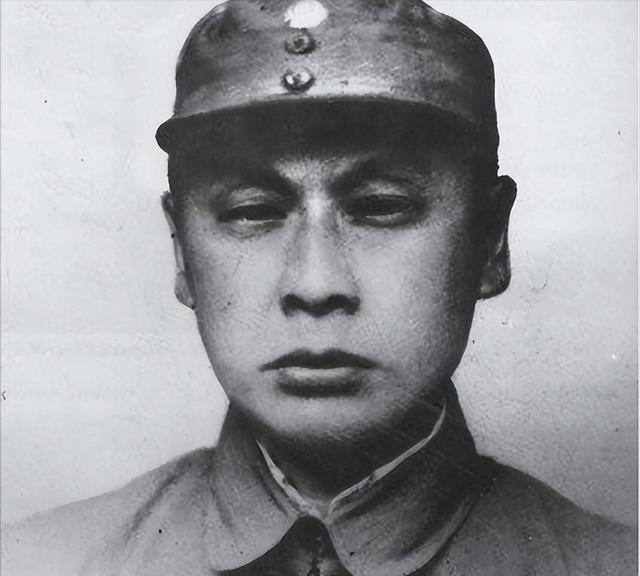 1955年，蒋介石看着十大元帅名单，指着陈毅苦笑：这个人太厉害了