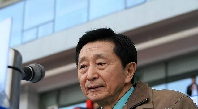 86岁宋世雄现状：定居北京老到认不出，托举儿女成才后却都在国外