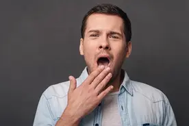 晚上睡觉总“口干舌燥”？别以为是缺水，可能是这4种疾病的信号图片