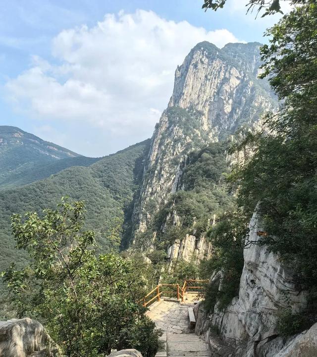 河南登封市嵩山少林,天下武功出少林,这里有天地之中历史建筑群