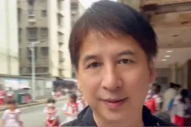 香港老戏骨曹荣，63岁身材健硕，住湖南农村，过着低调的田园生活图片