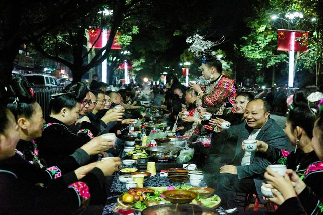黔东南雷山苗年，载歌载舞，热闹非凡，感受一场流动的非遗盛宴