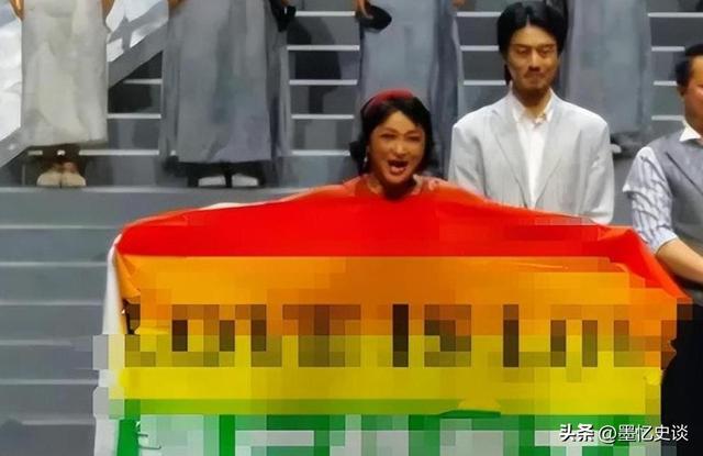 面相变了！拒绝道歉，“逃往”法国，57岁金星满脸褶子胸都小了