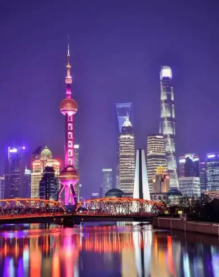 母亲是影后，父亲浦东开发第一人，继承上海百套房，21岁身价百亿
