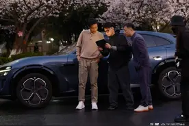 太拼了！雷军天没亮就在武大拍广告，网友赞叹代言费都省了图片