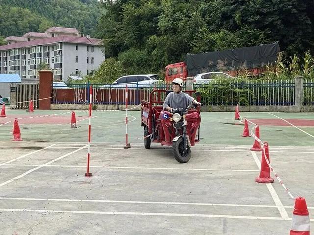 持有C1驾照注意！只需150元增驾！二轮、三轮、四轮车都能驾驶