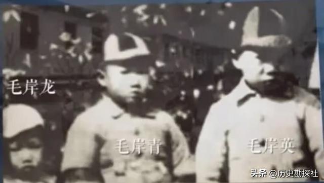 毛岸青81岁生日时的全家福，两个妹妹前来贺寿，儿媳刘滨体贴蹲着