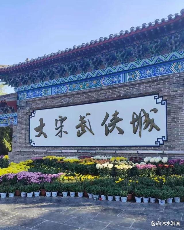 开封万岁山风景区虽为仿古建筑，为何成为游客心中的热门目的地