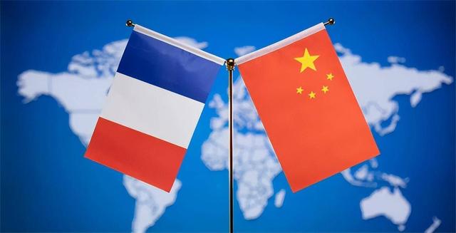 一夜之间，法国政府被推翻，反对派围攻马克龙，中国接到特殊求助