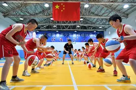 篮球教练详解：关于篮球比赛中场休息时间多少分钟，专项解答！图片