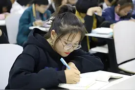 硕士研究生公务员入职定什么级别，比本科生入职有哪些优势？图片