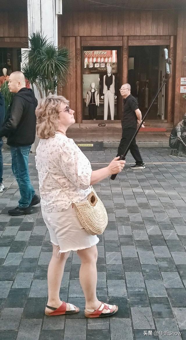 封关前瞻丨海口骑楼老街冬日景象：满眼都是外国人