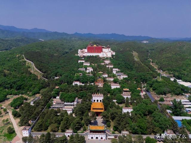 承德市现有A级景区55家，其中5A级2家，4A级16家 3A级26家 2A级10家