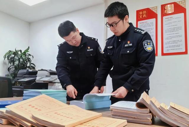 华为芯片技术遭疯狂窃取！14人团伙被端，主犯张琨判6年罚300万