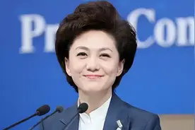 面相变了？前央视主持海霞亮“新身份”，老公原来是大名鼎鼎的他图片