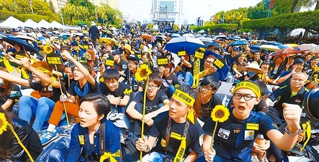 洪秀柱刚观礼完9·3阅兵，岛内支持度大反转，台当局矛头对准新北