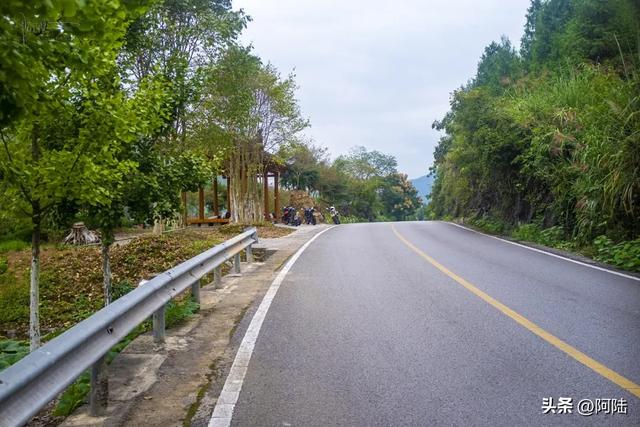 在亭子里倒头便睡?抓拍到一群湖南保靖或者路过摩友的洒脱一幕