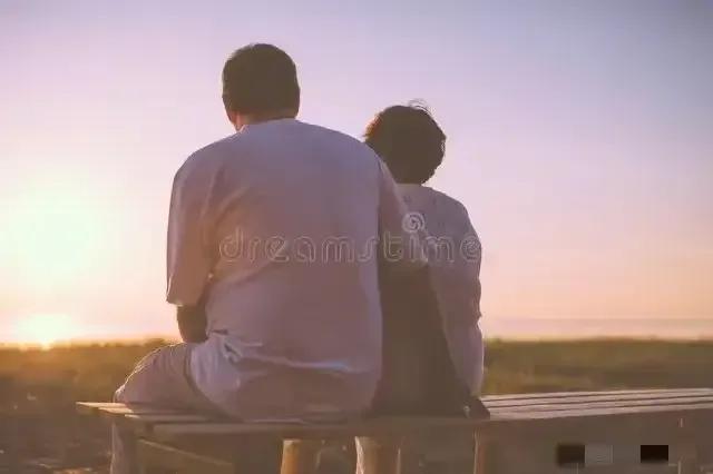 夫妻相处时，男人越喜欢贬低你，打压你，越说明了2个问题