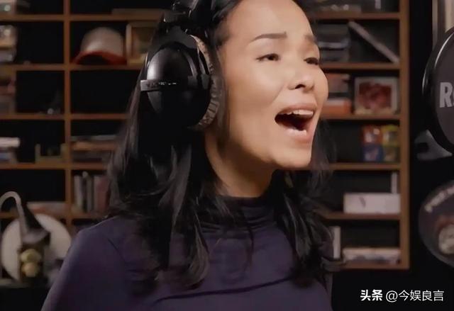 62岁韦唯现状：脊柱断裂已恢复，前夫已死，三个混血儿子回国相伴