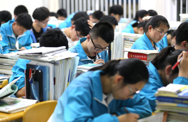 拒绝按部就班	，警惕“不在场	”感，找回主体性才是摆脱无聊的关键