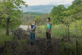 一个海归白领住进山野，探索开放式两性关系图片