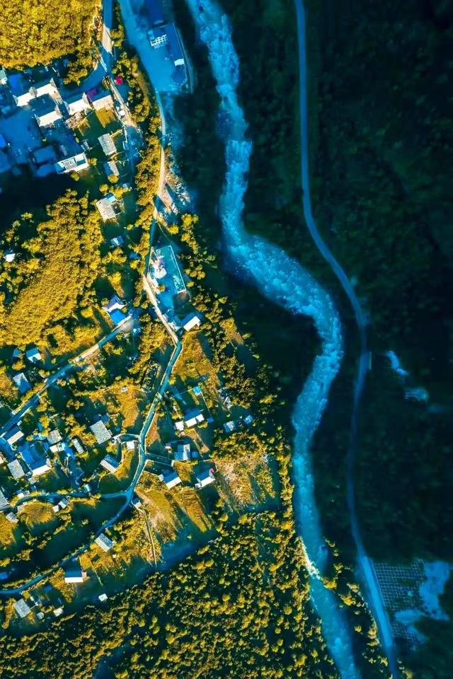 西藏最美公路！409公里串起雪山桃花湖泊