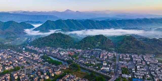 成都10大避暑古镇，溪河玩水泛舟、打水仗、捉虾网鱼…1天打来回