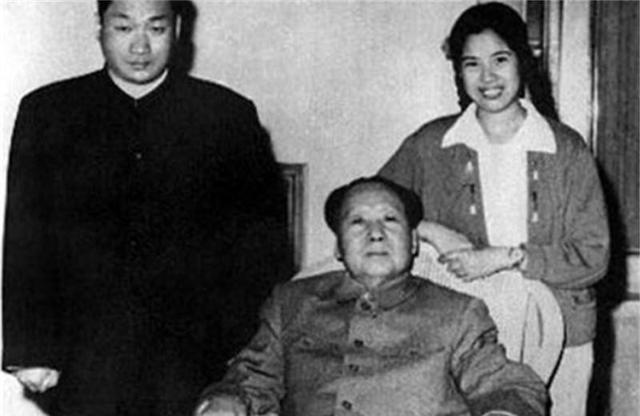 毛岸青晚年常常独自流泪，邵华问及原因，他总是回答：我想妈妈了