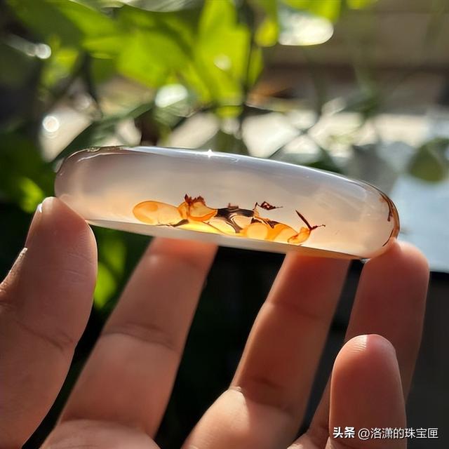 玉髓八大冷知识:它是玛瑙近亲,奢侈品牌最爱,一寸画面一寸金