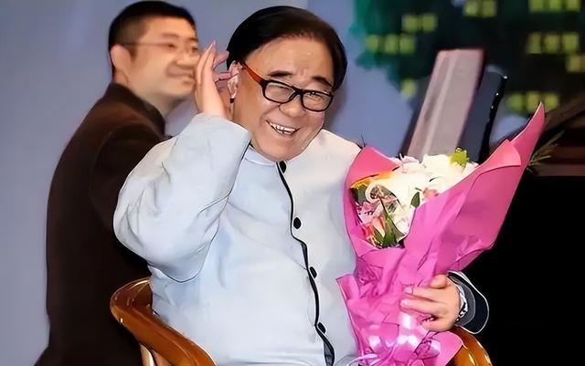 宋祖英和老友在北京观看京剧《穆桂英挂帅》