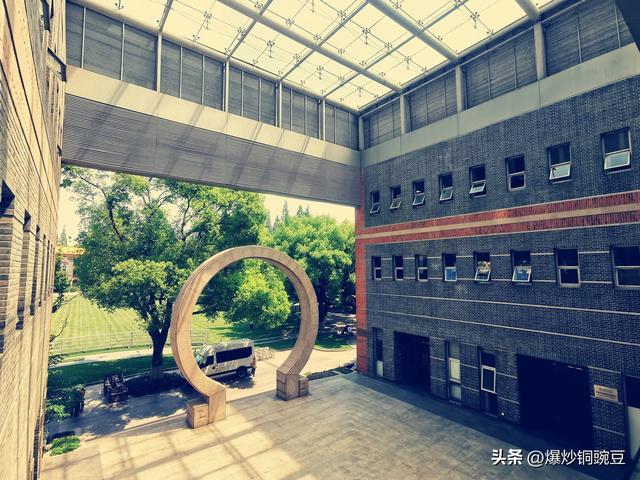 再游苏大-随便进的时候就去了一次，限流预约了却非要去看看。