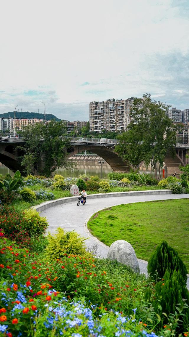 山区转身向水 巴州文旅破局新生