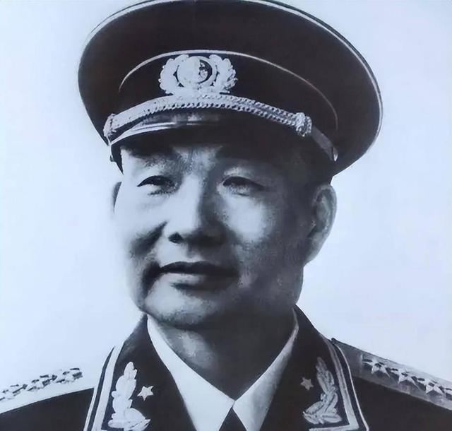 毛主席一生最喜欢的将领是谁？曾说出：“我看谁敢动他”来保护他