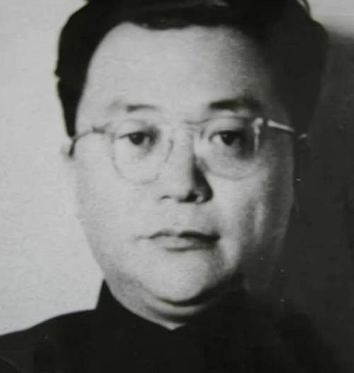 1949年，江青前夫被任命为天津市市长，后来他多次找毛主席求援助