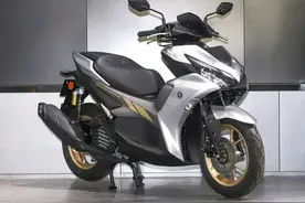 25800元，一款具备出色运动风格和动感造型的踏板，雅马哈NVX155图片