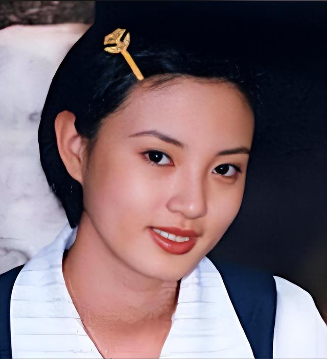 她曾是“央视台花”，男友被判死缓，丈夫狱中身亡，47岁无人敢娶