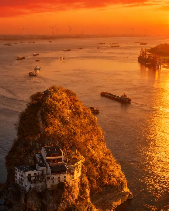 中流砥柱锁吴楚：登小孤山览六朝帝王文采风流