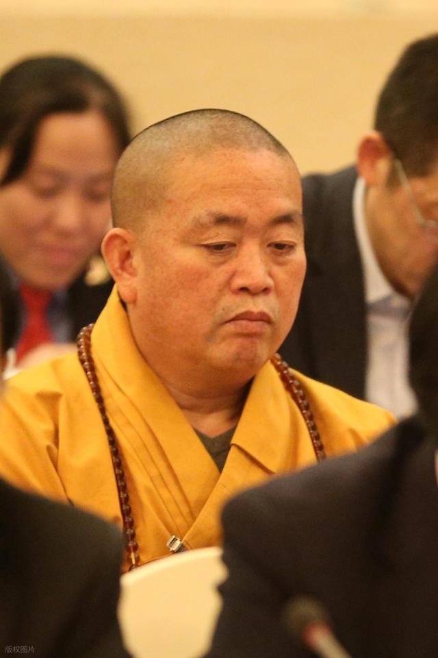 释永信涉嫌刑事犯罪！穿16万的袈裟开18家公司，有多名情人和孩子