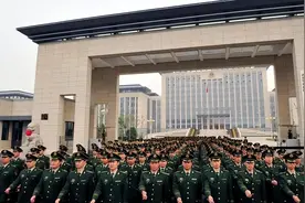 军改后，军校从79所减少至44所，其中副军级30所，副战区级仅一所图片