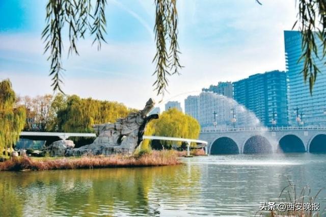 邂逅西安街巷里的唐诗，感受千年回响的悠悠文脉；长安风骨今犹在，半城文物半城诗