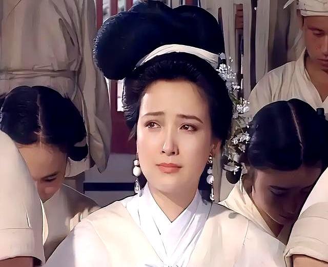 61岁演员何晴离世。曾与刘威相恋5年，是许亚军前妻，儿子才24岁