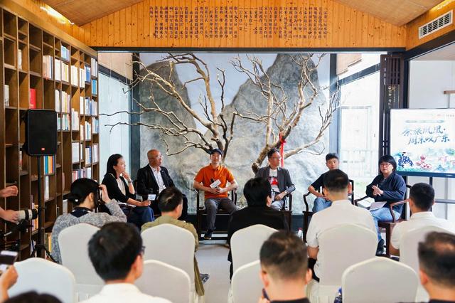 圆桌交流“茶旅凤凰”，跨界共探茶乡振兴路径 | 小镇观察家