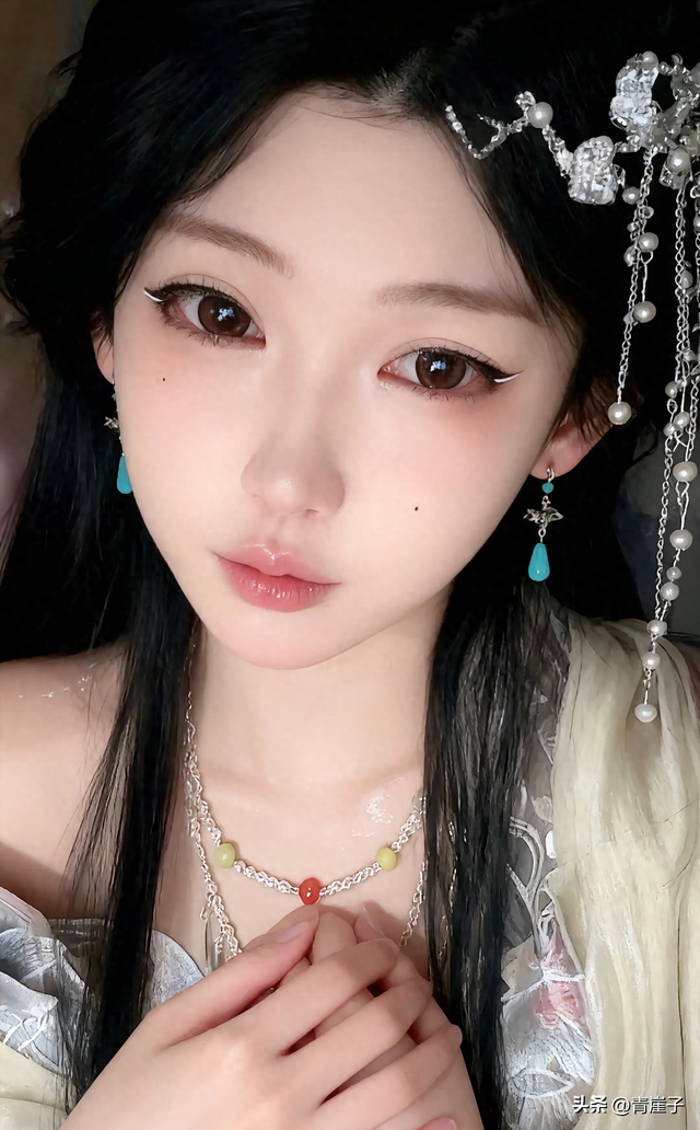 青丝若墨，银饰为霜：这一眼	，便误了千年的温柔