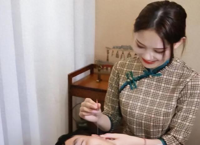 采耳还是“采花”？采耳行业内幕被揭开：挂羊头卖狗肉