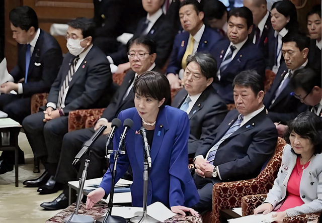 高市早苗幻想“软着陆”，幼稚且危险！